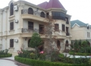 Satılır 12 otaqlı 700 m2 həyət evi Novxanı