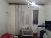 Satılır 2 otaqlı 45 m2 köhnə tikili Moskva univermağı