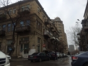 Satılır 3 otaqlı 150 m2 köhnə tikili Nizami m.