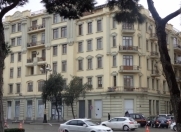 Satılır 5 otaqlı 220 m2 köhnə tikili Səbail r.