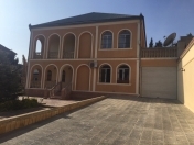 Satılır 10 otaqlı 350 m2 həyət evi Bakıxanov