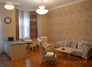 İcarəyə verilir 2 otaqlı 74 m2 köhnə tikili Azərbaycan kinoteatrı