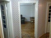 Satılır 4 otaqlı 90 m2 köhnə tikili İnşaatçılar m.