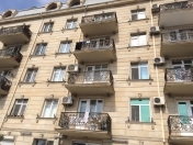 Satılır 1 otaqlı 42 m2 köhnə tikili Şah İsmayıl Xətai m.