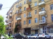 Satılır 3 otaqlı 75 m2 köhnə tikili Bayıl parkı