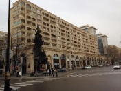 İcarəyə verilir 4 otaqlı 100 m2 köhnə tikili Sahil m.
