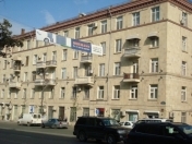 İcarəyə verilir 1 otaqlı 50 m2 köhnə tikili Gənclər və İdman Nazirliyi