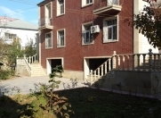 Satılır 8 otaqlı 450 m2 həyət evi İnşaatçılar m.
