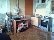 Satılır 3 otaqlı 60 m2 köhnə tikili Bayıl parkı