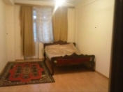 Satılır 2 otaqlı 130 m2 həyət evi Yasamal parkı