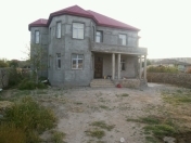 Satılır 9 otaqlı 750 m2 həyət evi Binə