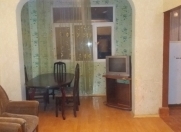 Satılır 2 otaqlı 45 m2 köhnə tikili 1 mkr