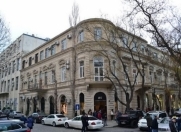 Satılır 5 otaqlı 300 m2 köhnə tikili Səbail r.