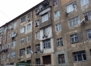 Satılır 3 otaqlı 60 m2 köhnə tikili Moskva univermağı