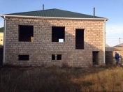 Satılır 5 otaqlı 400 m2 həyət evi Albalı