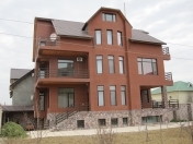 İcarəyə verilir 10 otaqlı 600 m2 həyət evi Badamdar