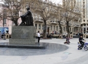 Satılır 2 otaqlı 70 m2 köhnə tikili Axundov bağı