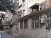 Satılır 1 otaqlı 30 m2 köhnə tikili İnşaatçılar m.