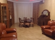 İcarəyə verilir 5 otaqlı 250 m2 həyət evi İnşaatçılar m.