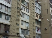 Satılır 2 otaqlı 60 m2 köhnə tikili Yasamal r.