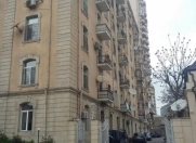 Satılır 3 otaqlı 105 m2 köhnə tikili Nizami m.