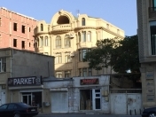 İcarəyə verilir 13 otaqlı 950 m2 həyət evi Gənclik m.