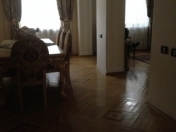 Satılır 8 otaqlı 360 m2 həyət evi Şəhidlər xiyabanı