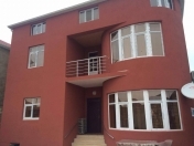 Satılır 5 otaqlı 300 m2 həyət evi Y.Ramana