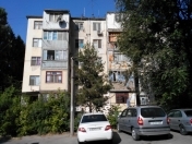 Satılır 2 otaqlı 93 m2 köhnə tikili 8 km