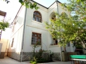 Satılır 5 otaqlı 240 m2 həyət evi Badamdar