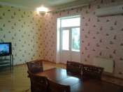 Satılır 8 otaqlı 750 m2 həyət evi 8 mkr