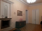 İcarəyə verilir 3 otaqlı 140 m2 köhnə tikili İçəri Şəhər m.