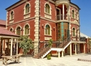 Satılır 11 otaqlı 800 m2 həyət evi Landmark