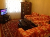 Satılır 4 otaqlı 100 m2 köhnə tikili Xalqlar Dostluğu m.