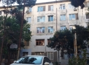 Satılır 2 otaqlı 45 m2 köhnə tikili Moskva univermağı