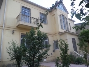 Satılır 5 otaqlı 200 m2 həyət evi Badamdar