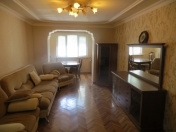 Satılır 3 otaqlı 65 m2 köhnə tikili Hüseyn Cavid parkı