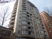 Satılır 4 otaqlı 200 m2 yeni tikili Gənclik m.