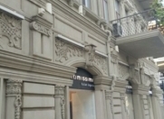 Satılır 5 otaqlı 200 m2 köhnə tikili Sahil m.