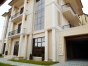 Satılır 6 otaqlı 700 m2 həyət evi Badamdar