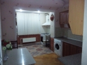 İcarəyə verilir 3 otaqlı 90 m2 köhnə tikili İnşaatçılar m.