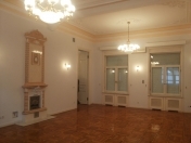 Satılır 8 otaqlı 630 m2 köhnə tikili Sahil m.