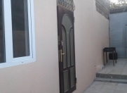 Satılır 1 otaqlı 45 m2 həyət evi İnşaatçılar m.