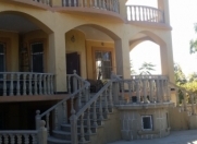 İcarəyə verilir 6 otaqlı 300 m2 yeni tikili MUM