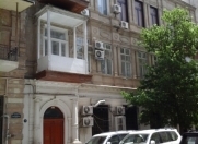 Satılır 4 otaqlı 230 m2 köhnə tikili Sahil m.