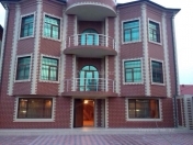 Satılır 15 otaqlı 800 m2 həyət evi Bakıxanov