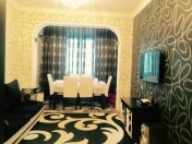 Satılır 3 otaqlı 65 m2 köhnə tikili Moskva univermağı