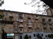 Satılır 1 otaqlı 50 m2 köhnə tikili Elmlər Akademiyası m.