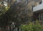 Satılır 4 otaqlı 90 m2 köhnə tikili İnşaatçılar m.