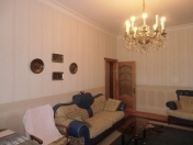 İcarəyə verilir 3 otaqlı 70 m2 köhnə tikili Hüseyn Cavid parkı